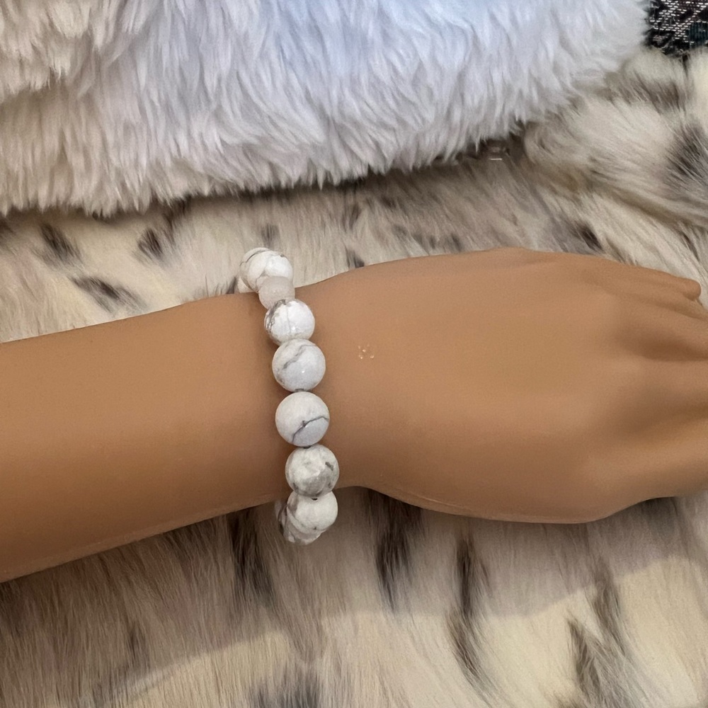 Howlite gemstone bracelet